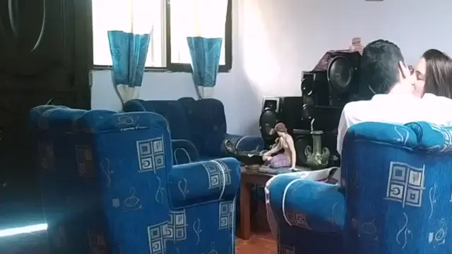 Engga Ada Orang Dirumah Hajar Diruang Tamu