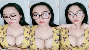 Leila Cakep Berkacamata Nyepong Jilat Otong Pacar Baru Nih