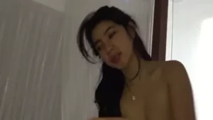 Cantik Doyan Jilat Batang Peler