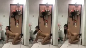 Colmek Nungging Dildo Hitam Di Kostan