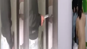 Kurir Datang Saat Yg Tepat Siswi Cantik Ni Ngasih Kejutan Dikosnya