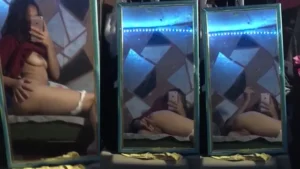 Catherine Colmek Sange di Depan Kaca