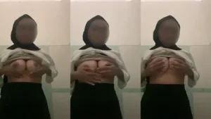 Hijab Mainin Toket Bulat di Toilet Umum